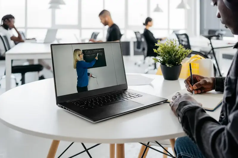 best platforms for beginner tech tutorials online
